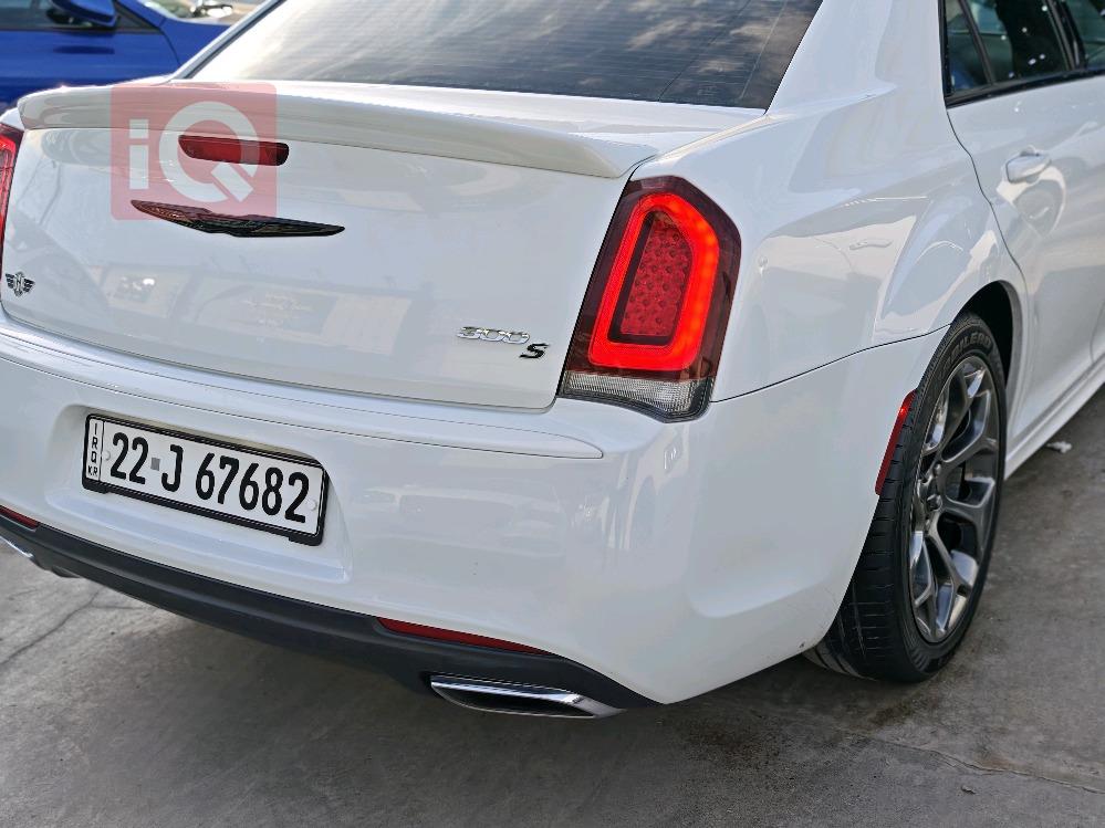 کرایسلەر 300